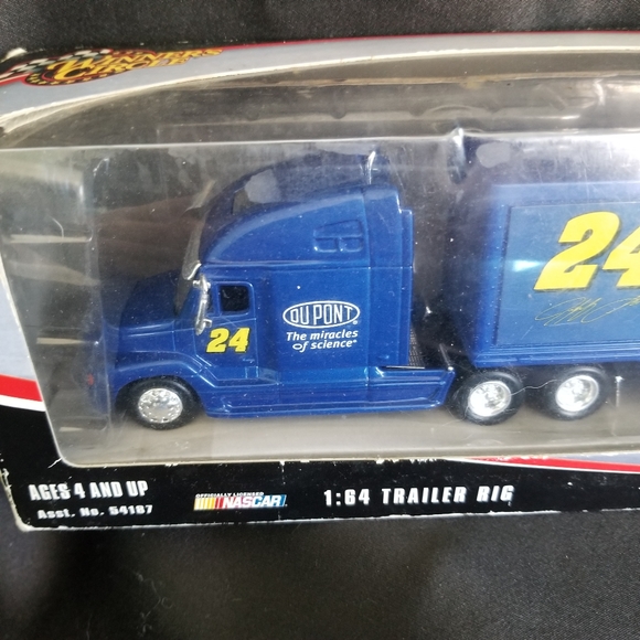 Jeff Gordon Winner's Circle 1:64 Trailer Rig - Picture 4 of 11